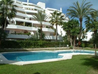 Apartamento con 4 dormitorios se vende en Marbella, Costa del Sol