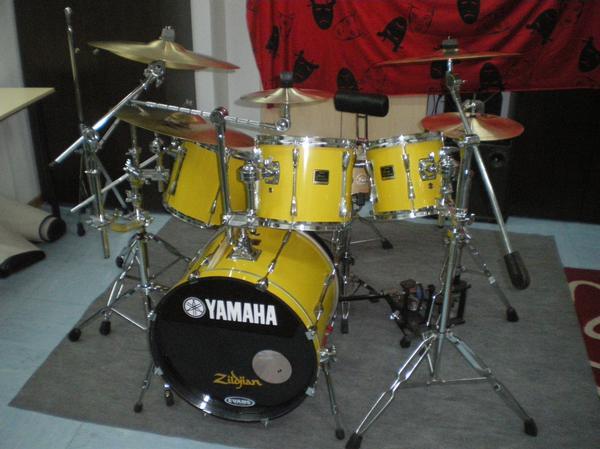 BATERIA YAMAHA STAGE CUSTOM + HERRAJES