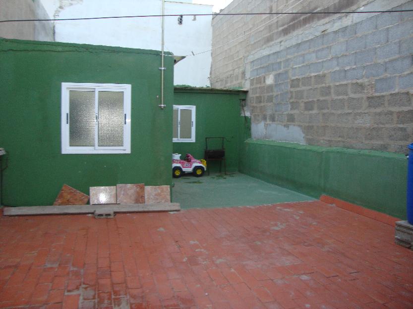 Se Vende amplia Casa amueblada en privilegiada zona de Vecindario