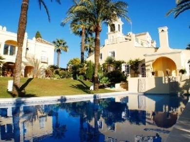 Chalet con 6 dormitorios se vende en Marbella, Costa del Sol