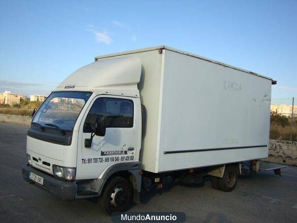 Nissan cabstar 3500 kg. con plataforma