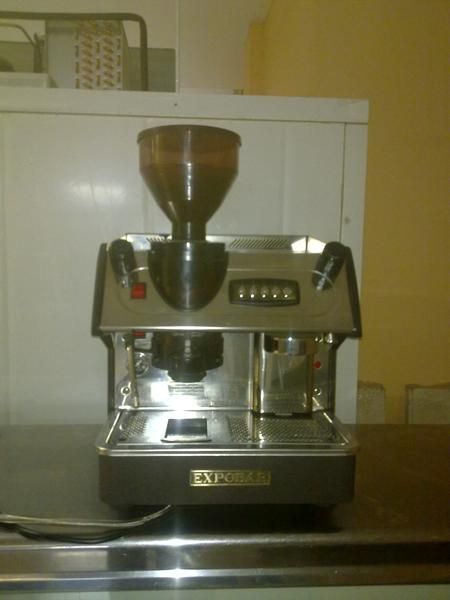 CAFETERA MINI CON MOLINO EXPOBAR