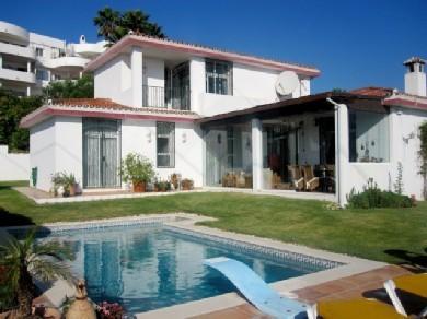 Chalet con 3 dormitorios se vende en Estepona, Costa del Sol