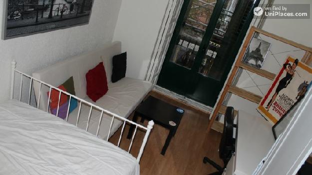 Rooms available - Modern 8-bedroom apartment in entertaining Chueca