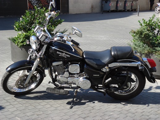 Vendo moto muy guapa daelim star  125fi modelo harley davidnson