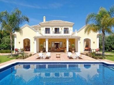 Chalet con 4 dormitorios se vende en Estepona, Costa del Sol