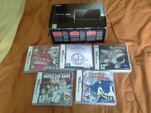 vendo nintendo 3ds negro cosmo mas 5 juegos 120 euros