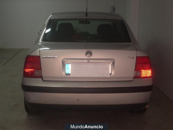 VOLKSWAGEN PASSAT 1,8 TDI