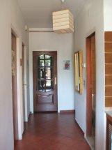 Se alquila habitación grande a chica cerca UAB