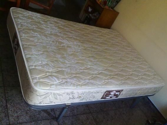 Somier y Colchon de 135x190 cm.