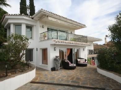 Chalet con 6 dormitorios se vende en Marbella, Costa del Sol