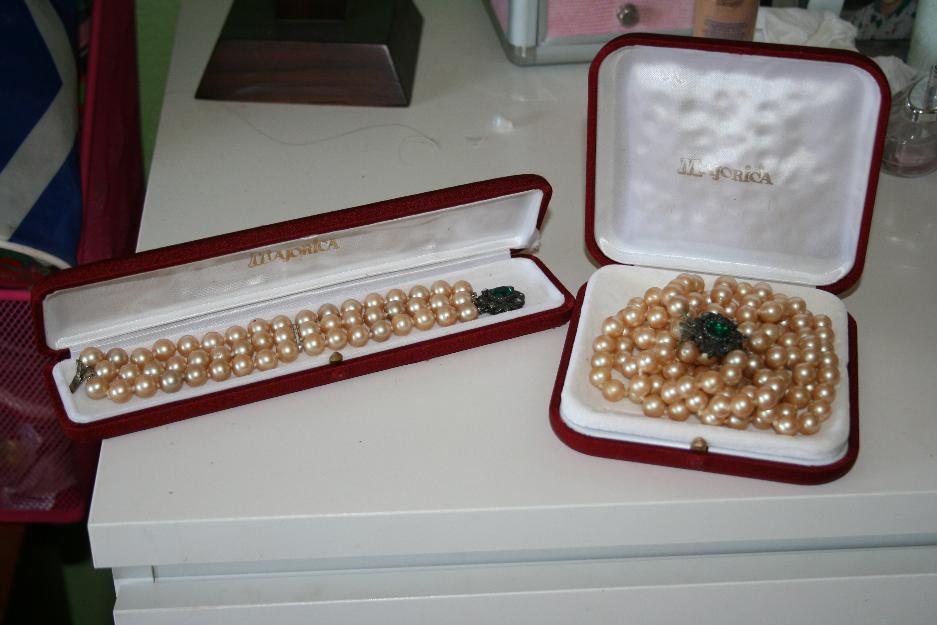 Collar y pulsera de perlas Majorica.