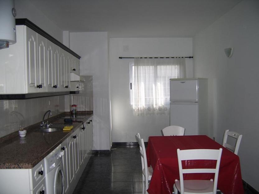 Se alquila piso en Guargacho, de tres habitaciones 380 mes San Miguel de Abona. Tenerife s