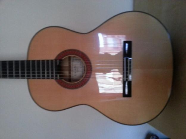 Ahorrate 500 Euros.Guitarra Alhambra 