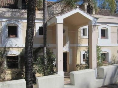 Chalet con 10 dormitorios se vende en Benahavis, Costa del Sol