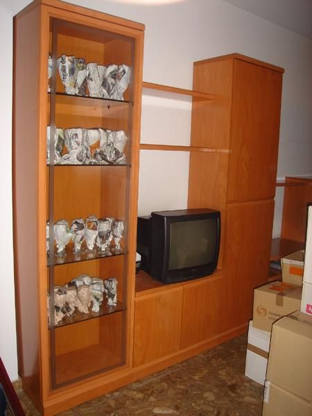 mueble de salon y cama nido con dos camas mas colchones