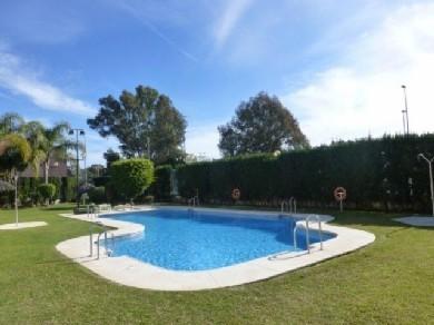 Apartamento con 2 dormitorios se vende en Marbella, Costa del Sol