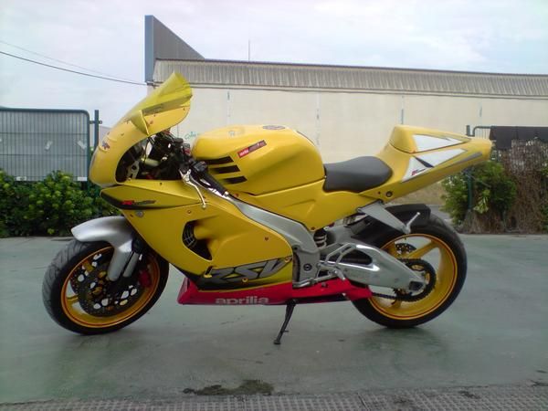 Aprillia Rsv 1000