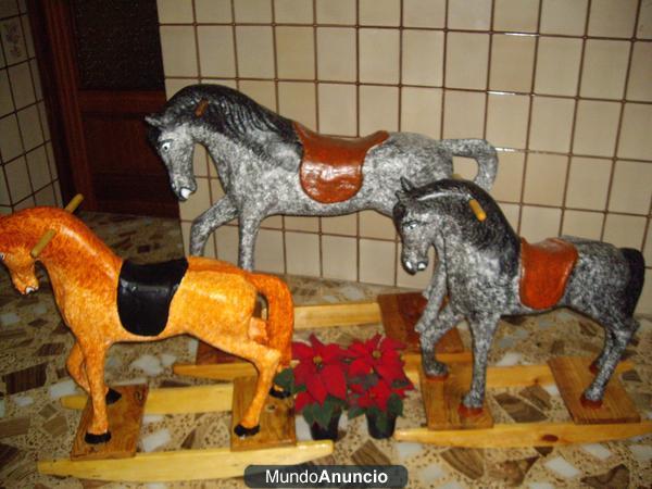 caballos de  carton piedra