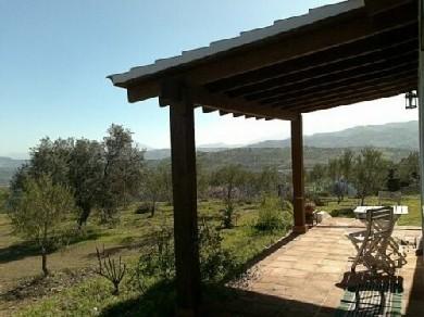 Chalet con 3 dormitorios se vende en Tolox