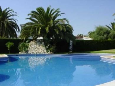 Chalet con 4 dormitorios se vende en Estepona, Costa del Sol