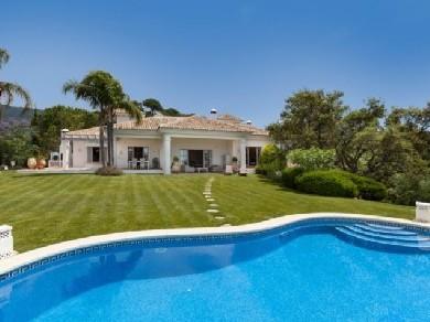 Chalet con 4 dormitorios se vende en Marbella, Costa del Sol