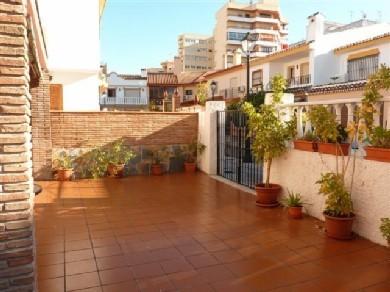 Adosado con 5 dormitorios se vende en Fuengirola, Costa del Sol