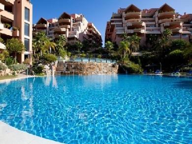 Apartamento con 3 dormitorios se vende en Marbella, Costa del Sol