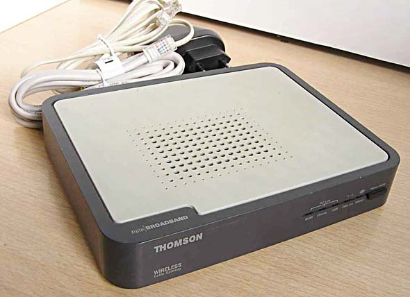 Modem router Thomson modelo TCW290