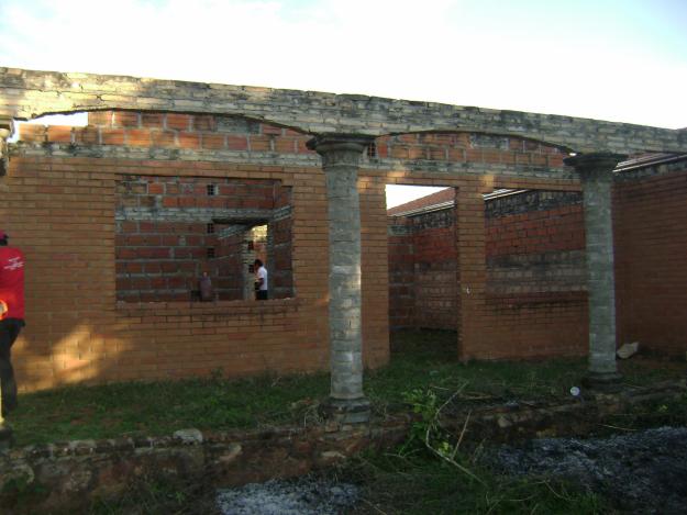 ESPAÑOLES CASA A TERMINAR BARATO EN LUQUE PARAGUAY