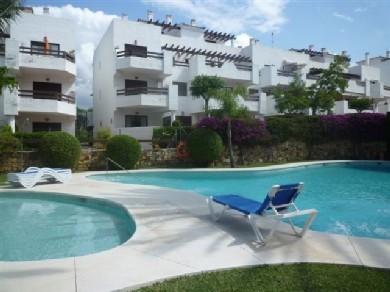 Apartamento con 2 dormitorios se vende en Estepona, Costa del Sol
