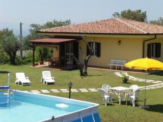 Apartamento en villa : 4/4 personas - piscina - vistas a mar - tropea  vibo valentia (provincia de)  calabria  italia