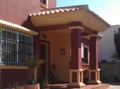 Chalet con 4 dormitorios se vende en Fuengirola, Costa del Sol