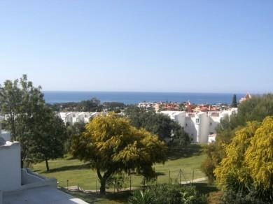 Adosado con 2 dormitorios se vende en Marbella, Costa del Sol