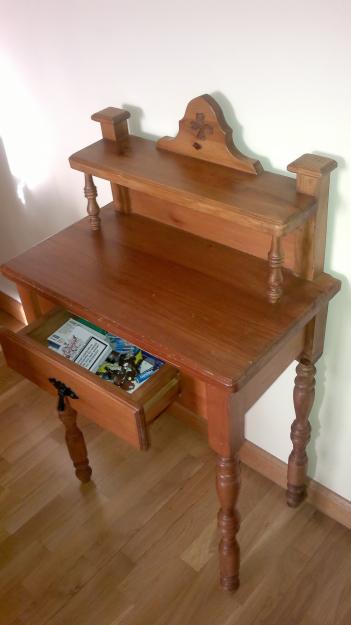 Vendo consola – mesita de pino color miel