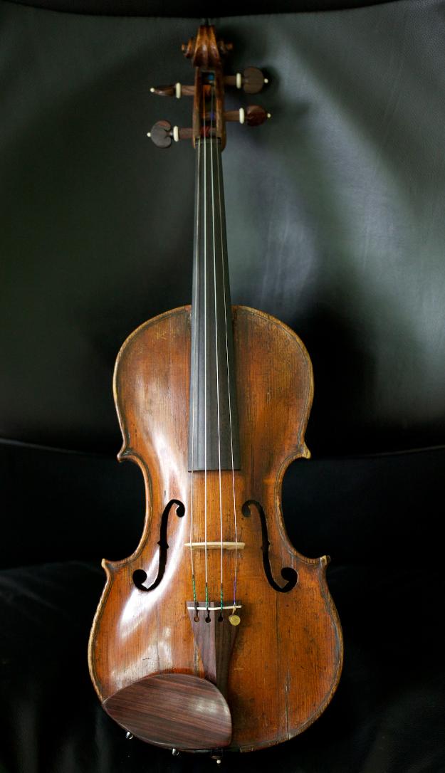 Violin con etiqueta Paolo Antonio Testore