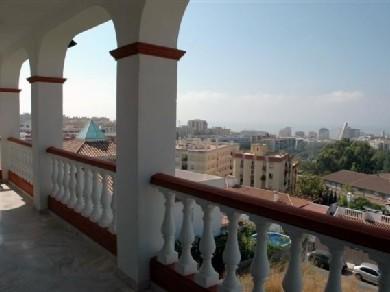 Chalet con 4 dormitorios se vende en Marbella, Costa del Sol