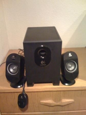 Sistema multimedia de altavoces para ordenador Logitech X210