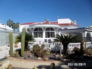 Chalet con 5 dormitorios se vende en Torrevieja, Costa Blanca