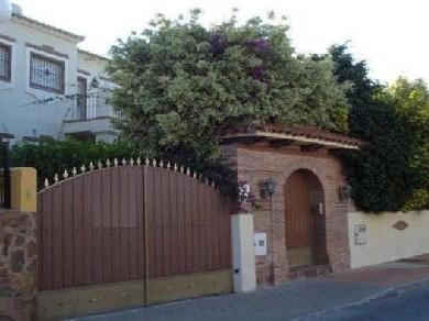 Chalet con 5 dormitorios se vende en Marbella, Costa del Sol