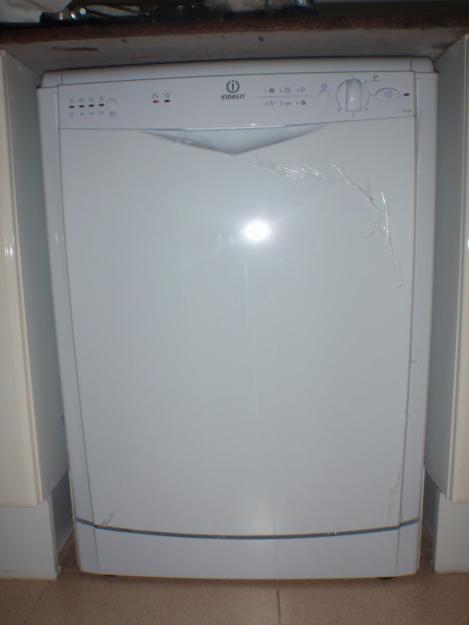 Lavavajillas INDESIT - IDL600