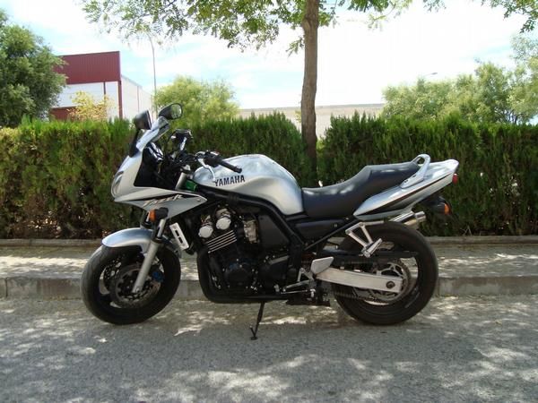 Se vende Yamaha fzs 600 fazer