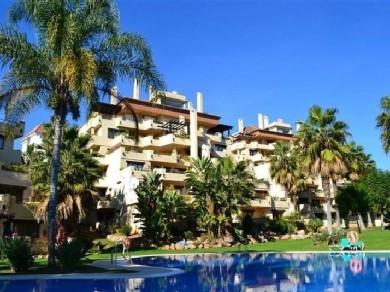 Apartamento con 2 dormitorios se vende en Marbella, Costa del Sol