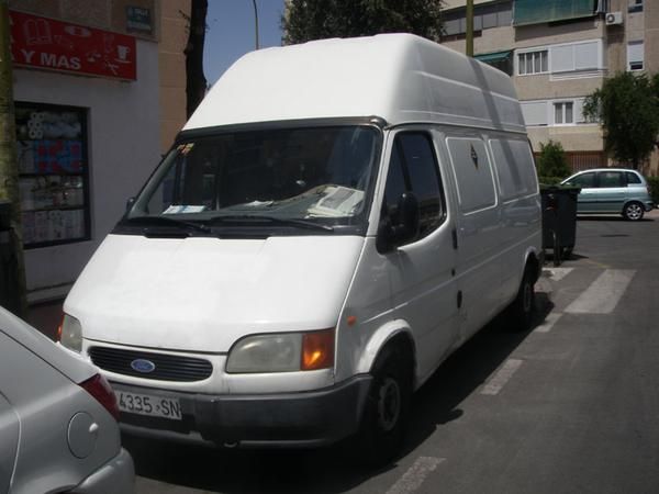 Se vende ford transit. 2000  Negociables.