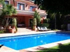 Chalet con 5 dormitorios se vende en Marbella, Costa del Sol - mejor precio | unprecio.es