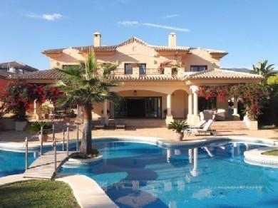 Chalet con 5 dormitorios se vende en Mijas Costa, Costa del Sol