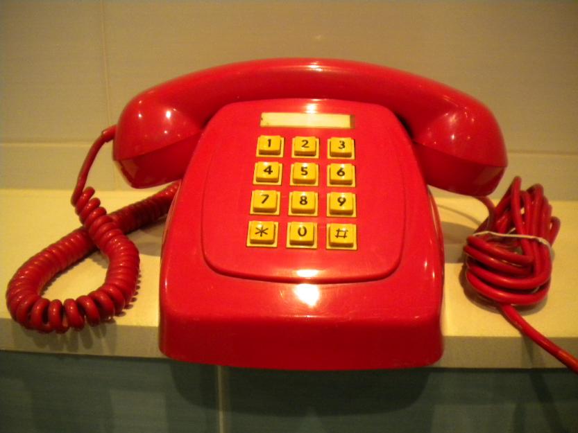 Teléfono Heraldo los primeros en botonera rojo