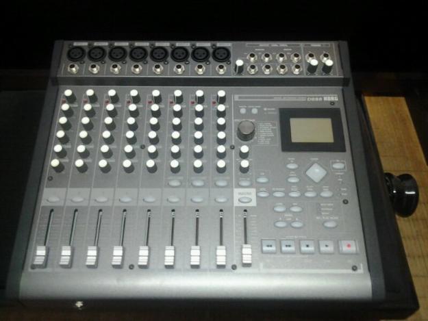 Mesa grabadora y mezcladora DIGITAL KORG D888