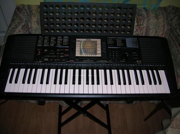 vendo un teclado Yamaha PSR 530 Arranger casi nuevo Japonesa.