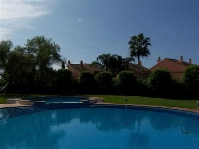 Chalet con 5 dormitorios se vende en Marbella, Costa del Sol